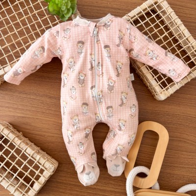 Macacão de Malha com Abertura em Zíper e Pézinho Bordado Ursinhas do Inverno - Salmão e Areia